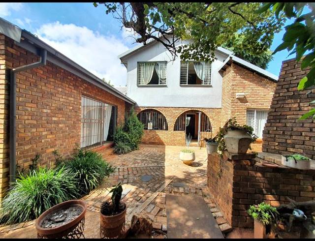 3 BEDROOM HOUSE FOR SALE IN THE ORCHARDS